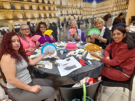 Centro Salamanca de Buenos Aires. Abanicos y sombreros. Ver imagen ampliada a través de Lightbox. Puede provocar un cambio de contexto.